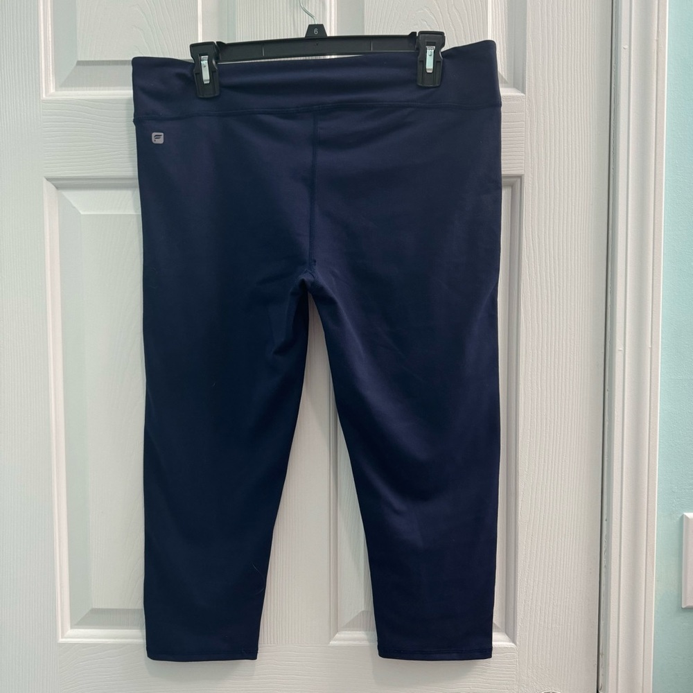 Fabletics Women’s Size XL Navy Capri Leggings Style CS1510254-4831-17060